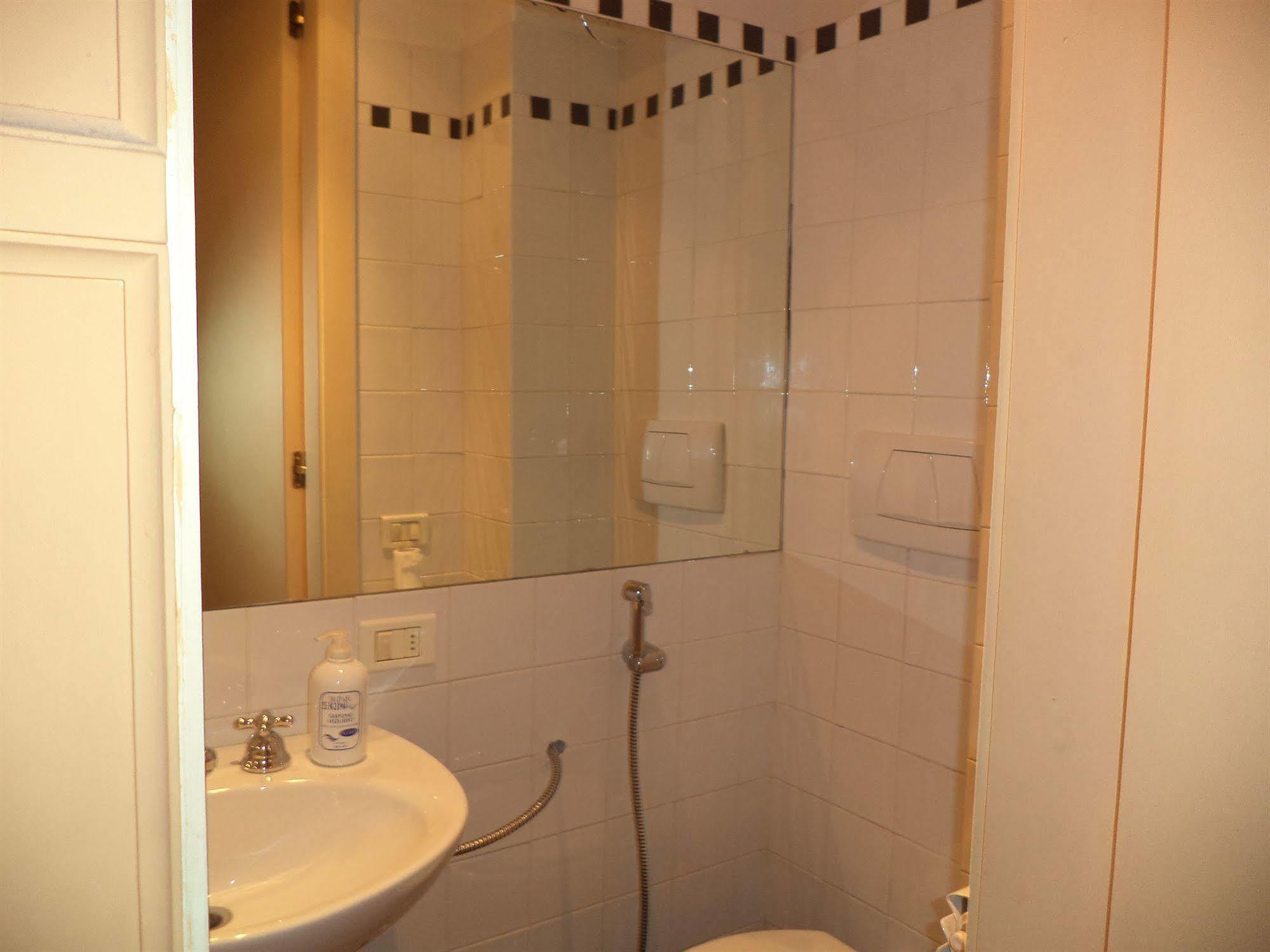 Enjoy Roma Bed & Breakfast Bagian luar foto